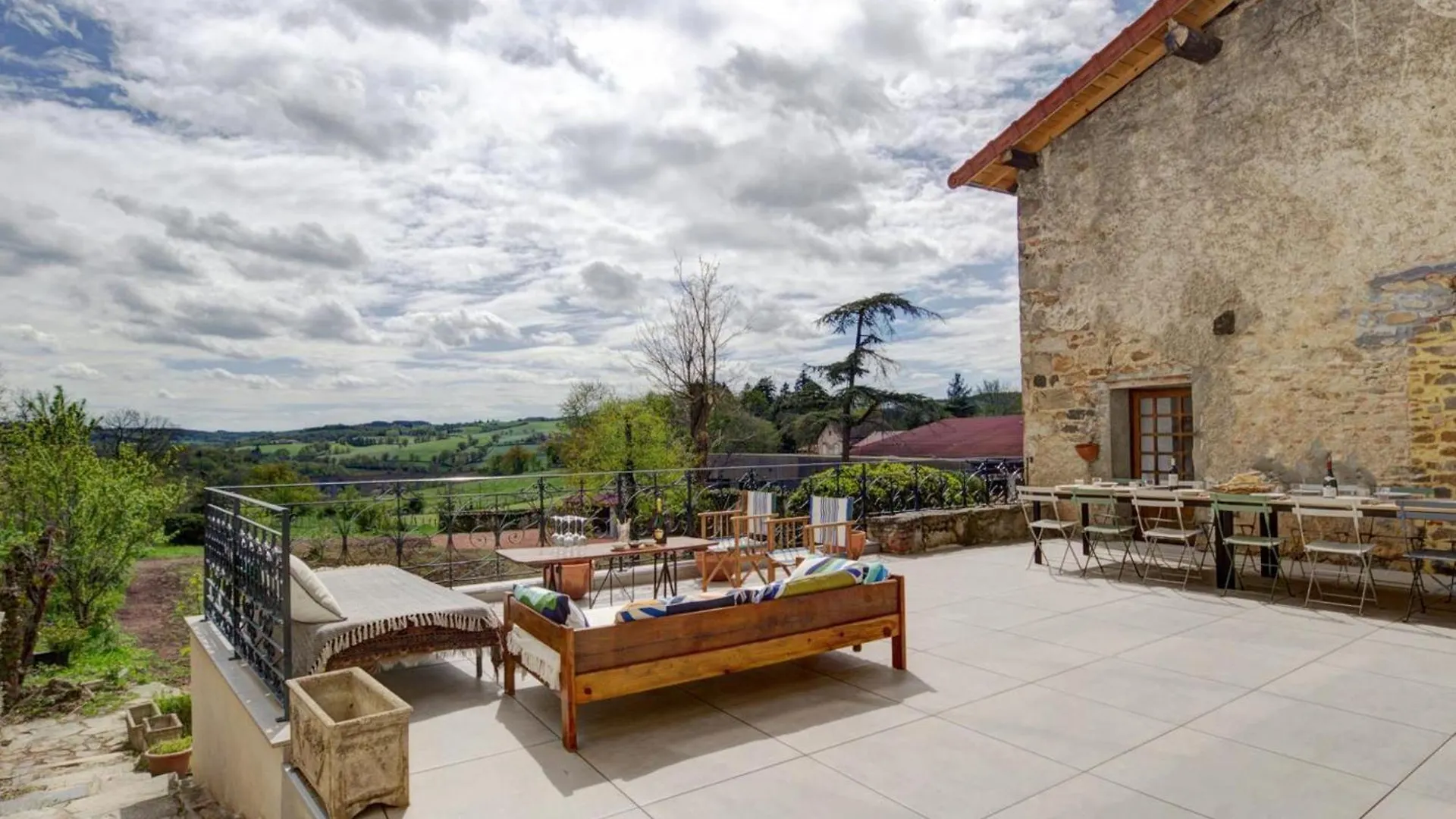 Maison Mitoyenne Spacieuse Avec Jardin, Terrasse Et Internet - Fr-1-496-312 Saint-Symphorien-de-Lay Holiday home