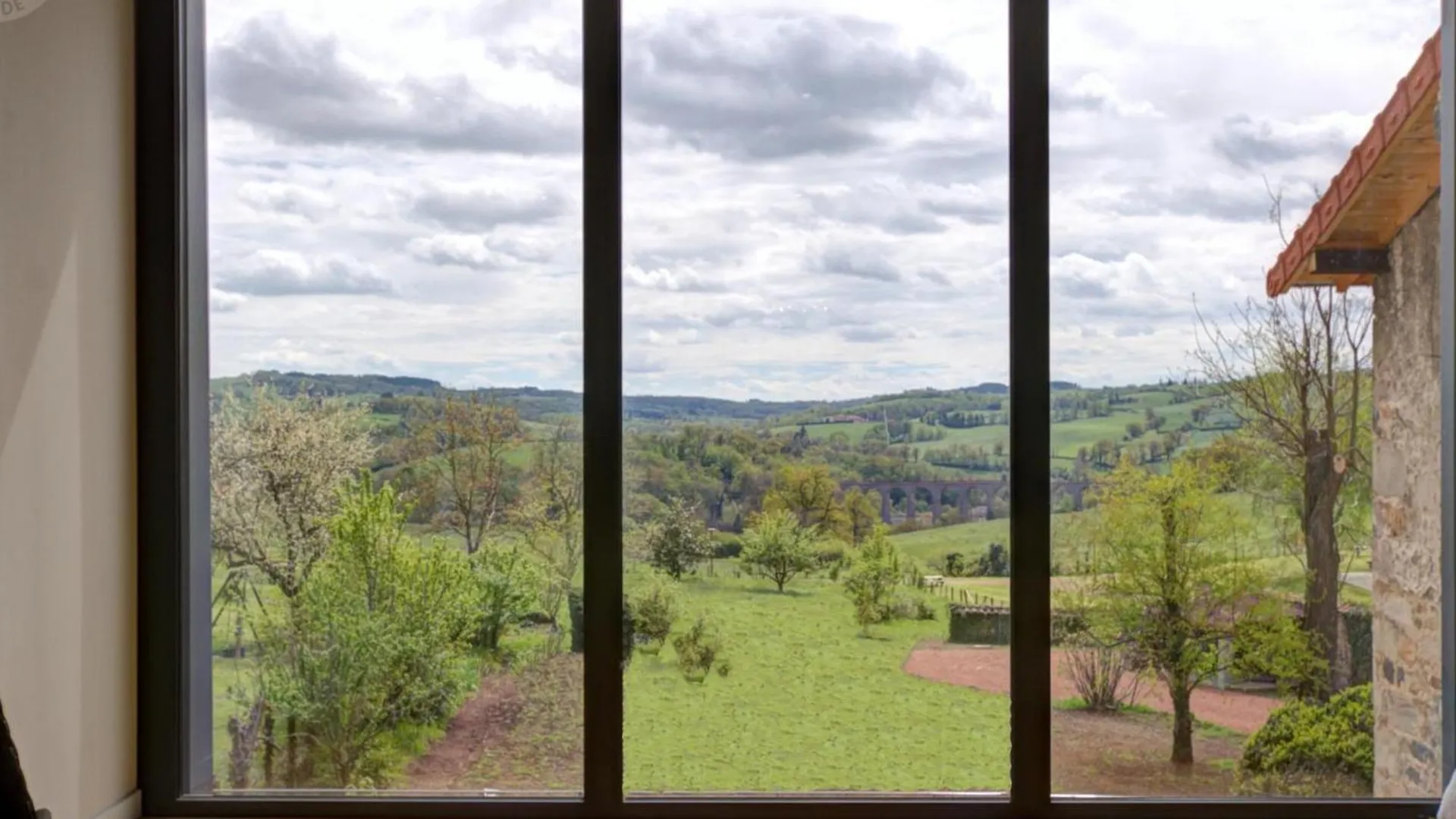 Holiday home Maison Mitoyenne Spacieuse Avec Jardin, Terrasse Et Internet - Fr-1-496-312 Saint-Symphorien-de-Lay