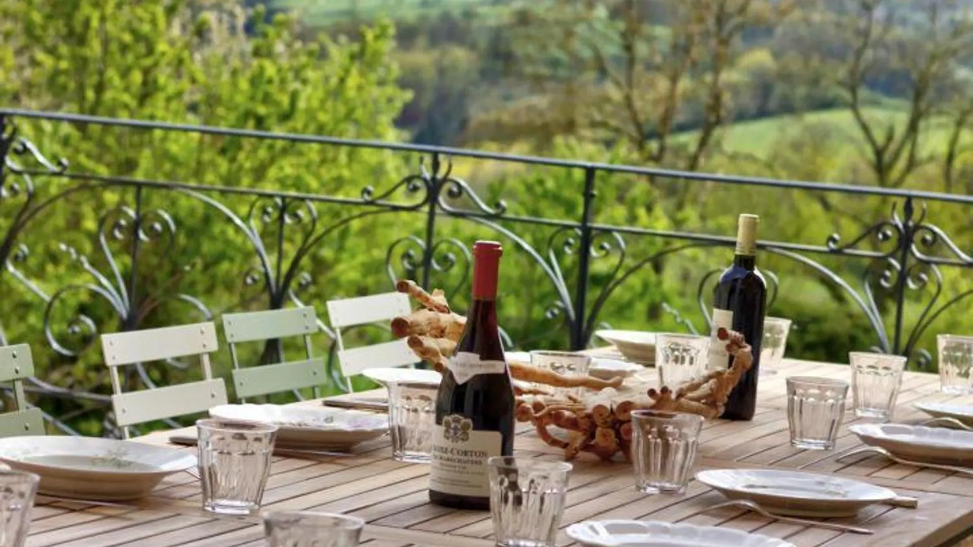 Holiday home Maison Mitoyenne Spacieuse Avec Jardin, Terrasse Et Internet - Fr-1-496-312 Saint-Symphorien-de-Lay France