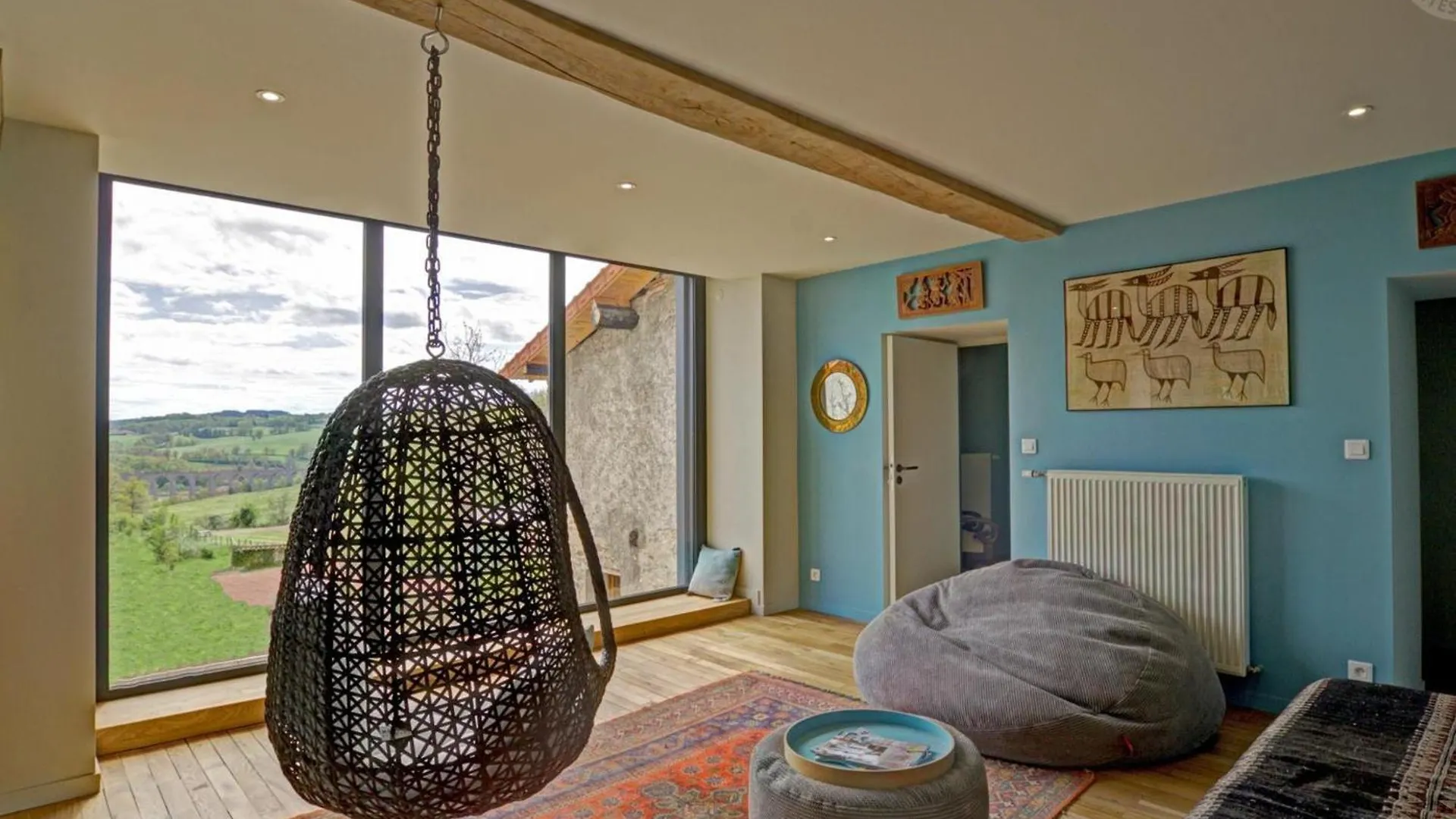 Maison Mitoyenne Spacieuse Avec Jardin, Terrasse Et Internet - Fr-1-496-312 Saint-Symphorien-de-Lay 0*,  France